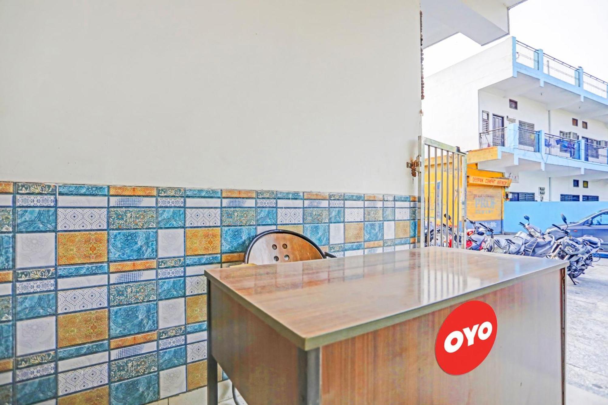 Hotel O Vrinda Residency Noida Exteriör bild